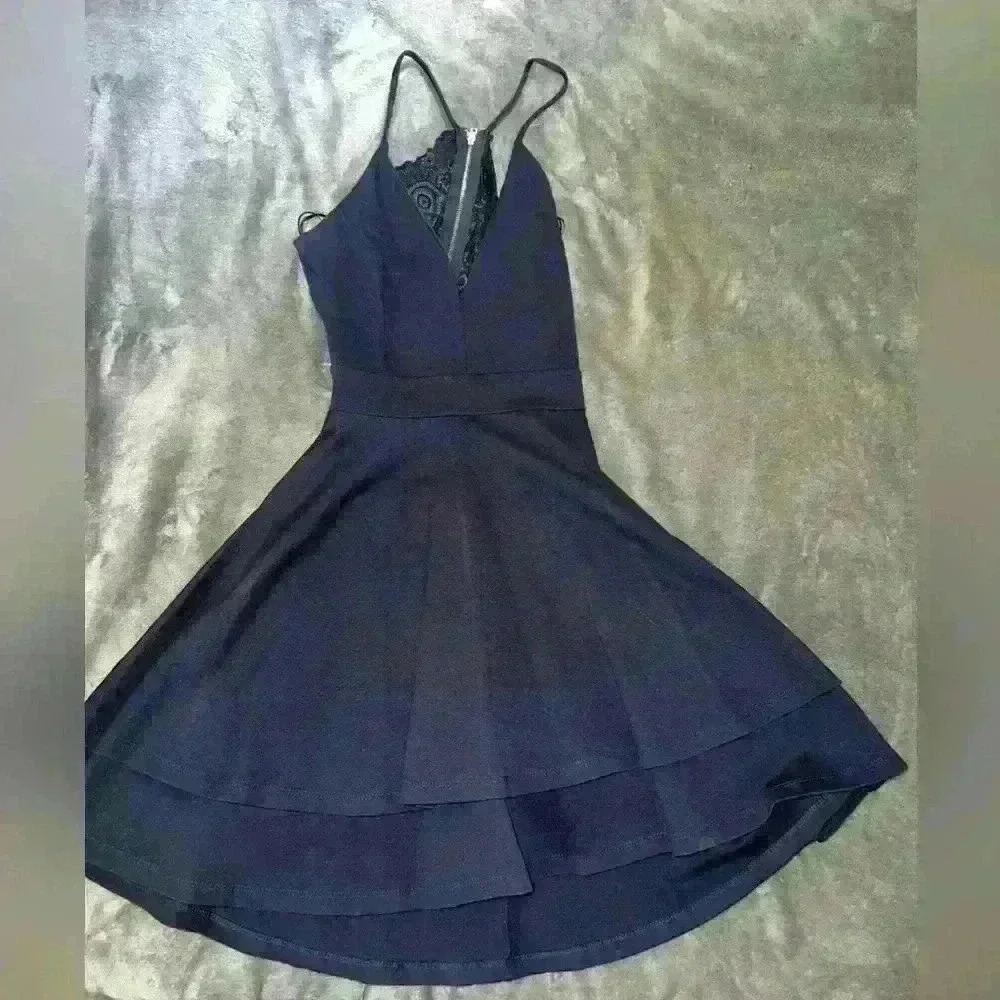 COPY - Navy Blue size large Windsor key hole back lace dress NEW condition - Picture 3 of 5